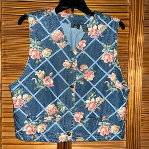 Lizwear Button Floral‎ Medium Cotton Vest